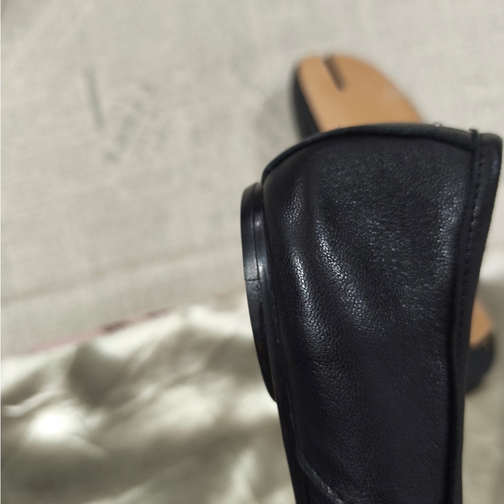 Maison Martin Margiela Black Split-Toe Leather Ballet Flats - Picture 11 of 11